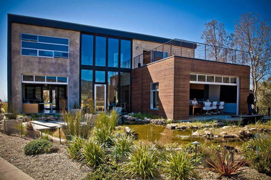Example of an exterior home design in Detroit