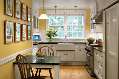 Inspiration for a timeless kitchen remodel in New York