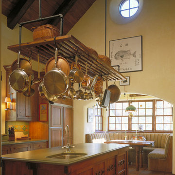 Hacienda Ranch Home in Southwest Mountains