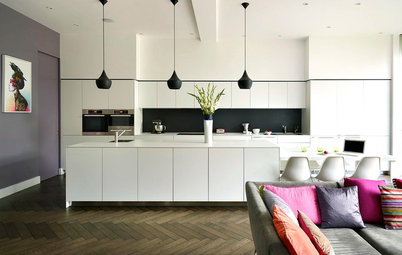 Dial Up the Drama With a Black-Accented Kitchen
