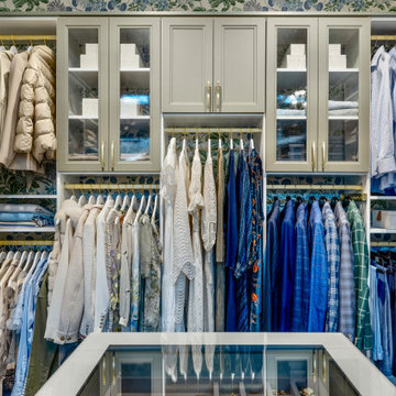 Walk-Ins: Custom Closets St. Louis