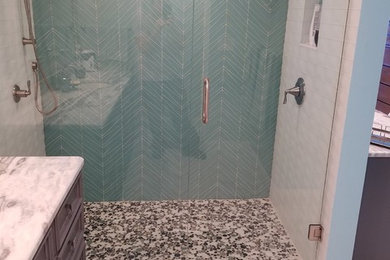 Inspiration for a timeless bathroom remodel in Tampa