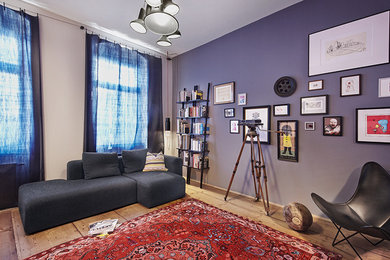 Design ideas for a contemporary family room in Leipzig with blue walls and light hardwood floors.