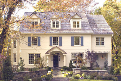 Mid-sized arts and crafts front yard shaded garden in DC Metro with a garden path and natural stone pavers for fall.