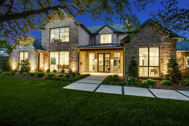 Transitional home design photo in Dallas