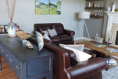 Inspiration for a transitional home design remodel in Milwaukee