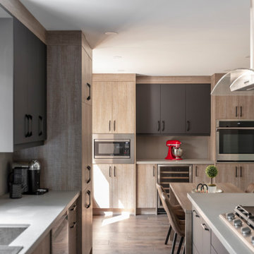 Contemporary two tone Kitchen Wood and Matte Black Acryl