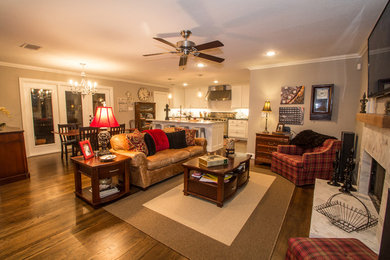 Elegant living room photo in Dallas