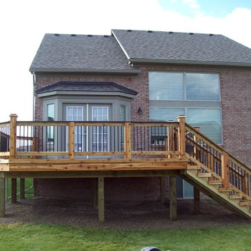 TREX TRANSCENDS VINTAGE LANTERN COLOR with cedar railing system