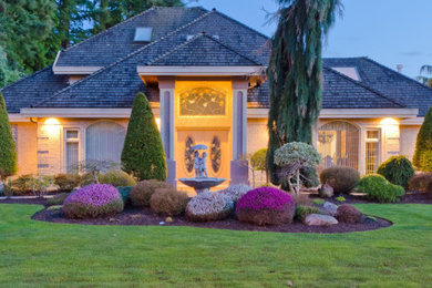 This is an example of a traditional landscaping in Kansas City.
