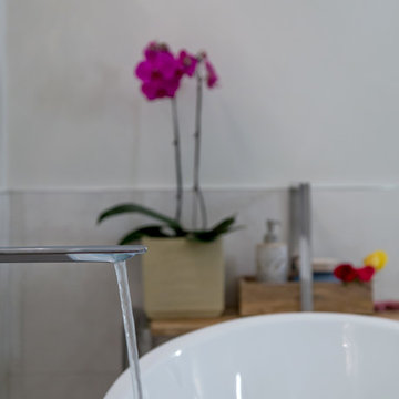 Ensuite bath decor