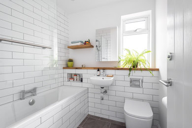 Photo of a contemporary bathroom in Edinburgh.