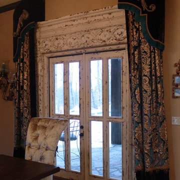 Custom House: Mrs. Jacquelyn Cain's Home
