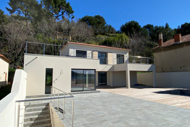 Photo of a contemporary home in Marseille.