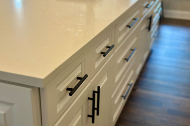 Example of a kitchen design in Chicago