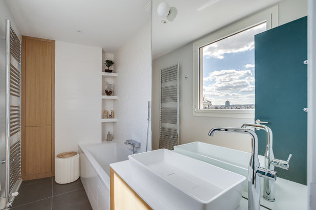 Contemporary Bathroom by RM Architecte