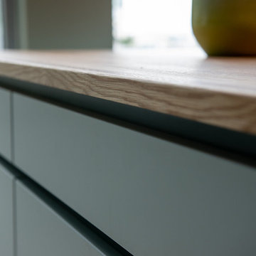Contemporary Kitchen Remodel Done With a New Island