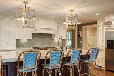Kitchen - traditional kitchen idea in Boston