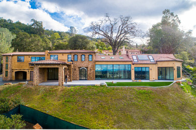 Example of an exterior home design in San Francisco