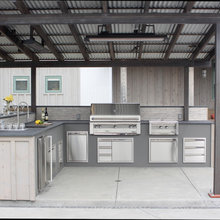 Outdoor Kitchen