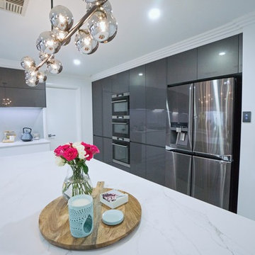 Modern Entertainers Kitchen