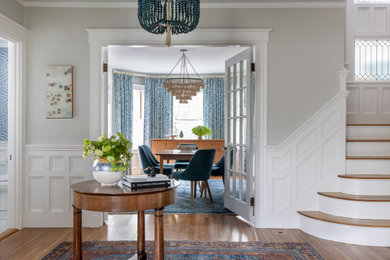 Example of a classic entryway design in Boston