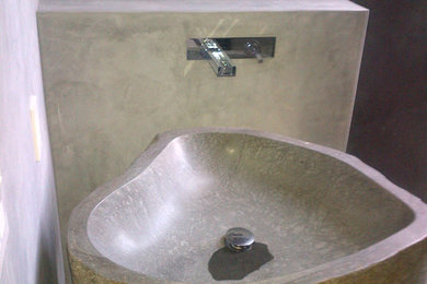 Inspiration for a modern bathroom remodel in Los Angeles