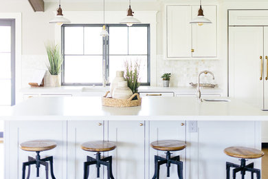 Inspiration for a farmhouse kitchen remodel in Phoenix