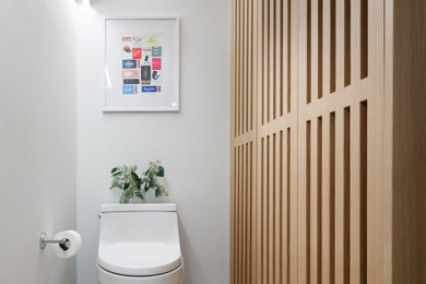 Powder room - powder room idea in New York