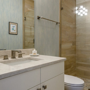 Bäder mit brauner Wandfarbe und Quarzit-Waschtisch Ideen, Design