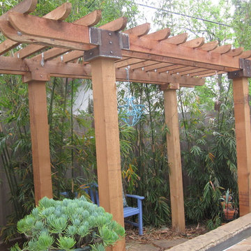 Pergola for Projection screen at the end of a Pool