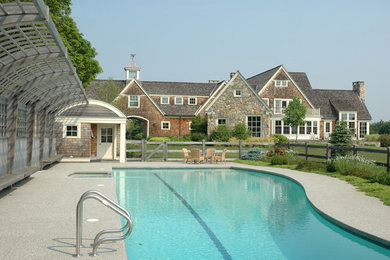 Inspiration for a mid-sized timeless backyard custom-shaped lap hot tub remodel in Boston