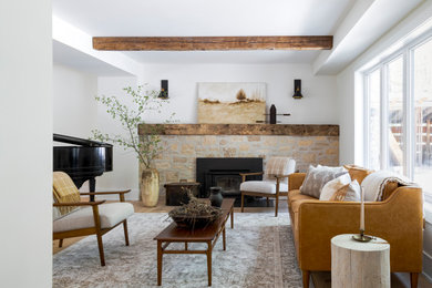 Example of a country living room design in Toronto