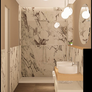 Idée de décoration pour un petit WC et toilettes design avec un placard à porte vitrée, des portes de placard en bois clair, un WC séparé, un carrelage multicolore, des carreaux de porcelaine, un mur marron, un sol en carrelage de porcelaine, une vasque, un plan de toilette en bois, un sol marron, meuble-lavabo sur pied, un plafond décaissé et un mur en parement de brique.