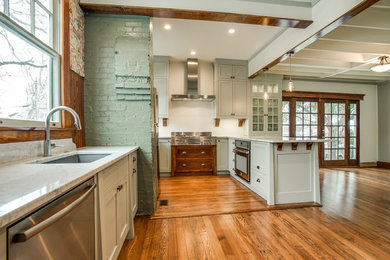 Example of a transitional kitchen design in Dallas