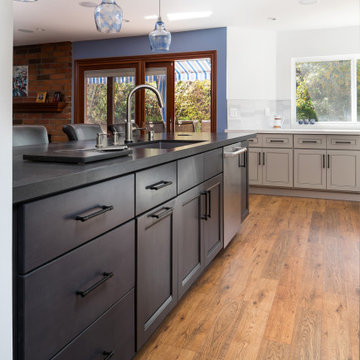 Noir black & gray Kitchen in Thousand Oaks