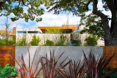 Eclectic home design photo in Los Angeles