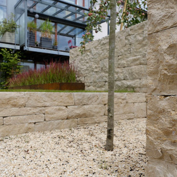 Moderne und offene Gartenanlage für ein Architektenhaus