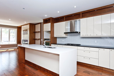 Inspiration for a contemporary kitchen remodel in Calgary