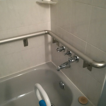Continuous Handrails in the Bathroom
