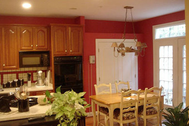 Kitchen - traditional kitchen idea in Baltimore with black appliances