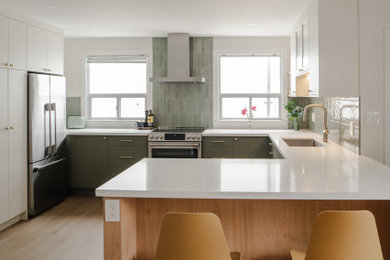 Inspiration for a contemporary kitchen remodel in Toronto
