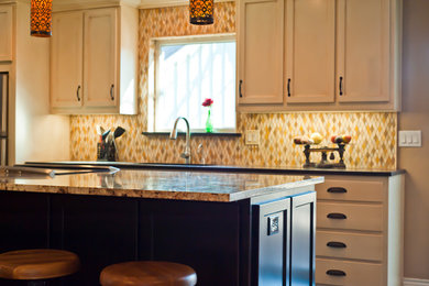 Example of a classic kitchen design in Dallas