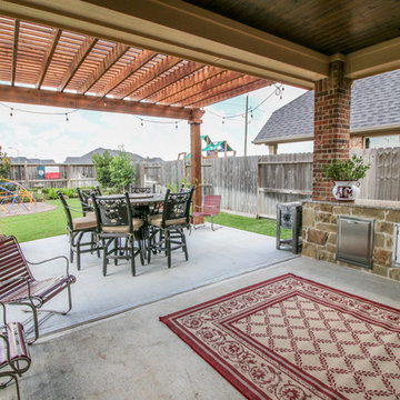Pergola and Outdoor Kitchen: Fulshear, TX
