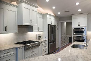 Kitchen photo in Jacksonville
