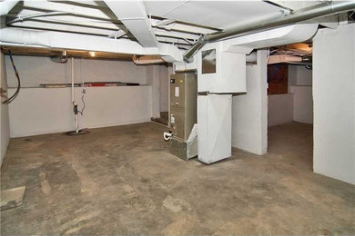 Example of a classic basement design in Indianapolis