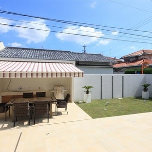 他の地域のモダンスタイルのおしゃれな裏庭のテラス (壁面緑化、オーニング・日よけ) の写真