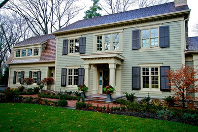 Arts and crafts home design photo in Toronto