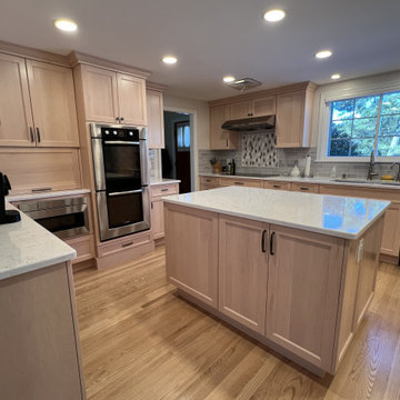 6612 - Bianco Breeze: Transforming with Quartz & Maple