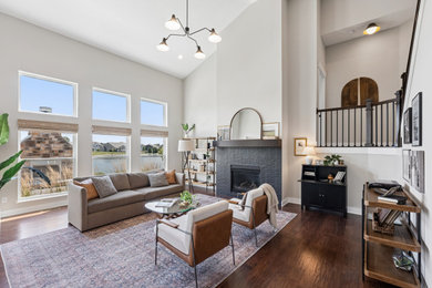 Transitional living room photo in Columbus